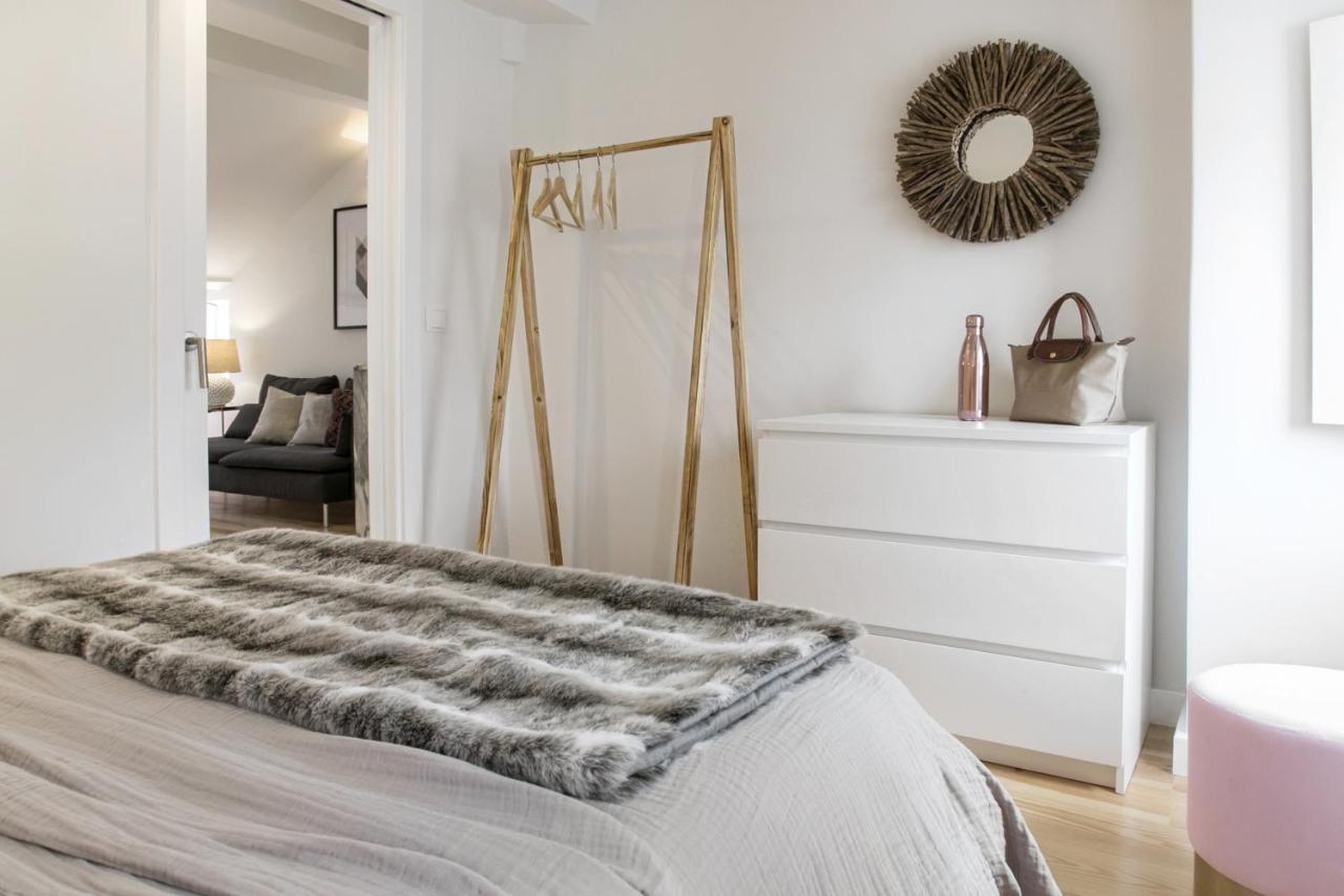 Apartment Romantic Nest For A Getaway At Downtown With Design Lissabon
