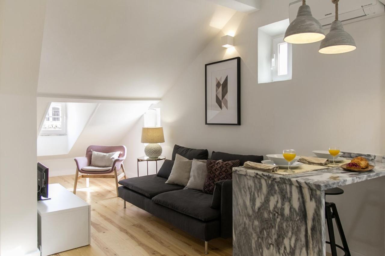 Apartment Romantic Nest For A Getaway At Downtown With Design Lissabon