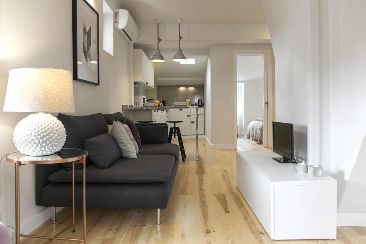 Apartment Romantic Nest For A Getaway At Downtown With Design Lissabon